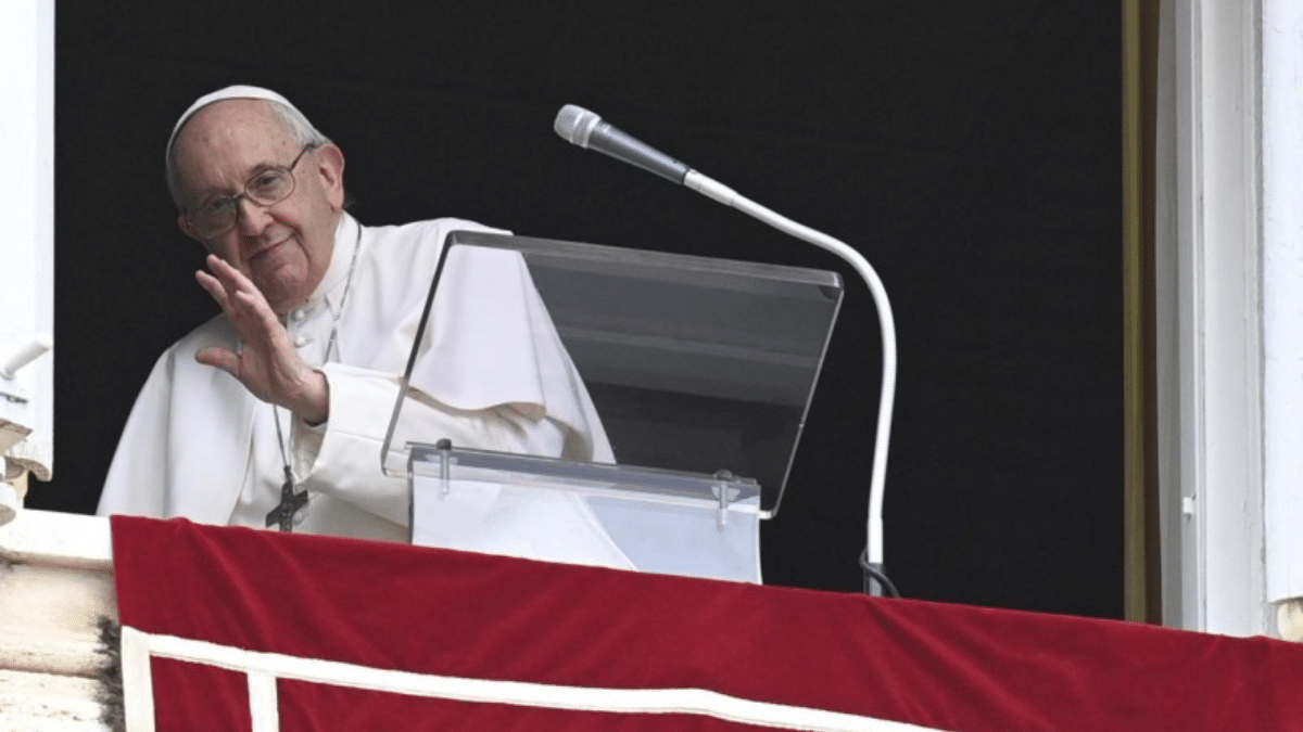 El Papa llama a rezar el Rosario todos los días por la paz