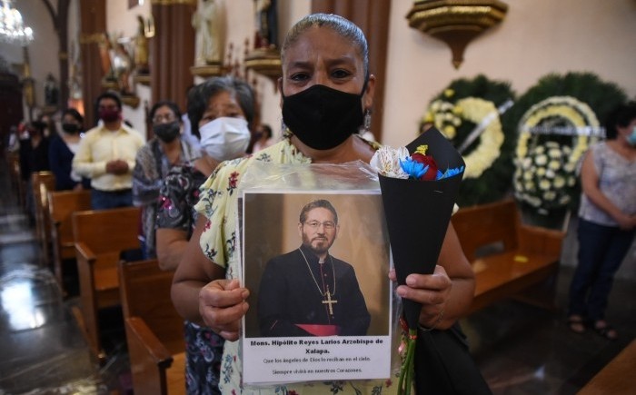 «Nos has dejado huérfanos», veracruzanos despiden a su arzobispo Reyes Larios
