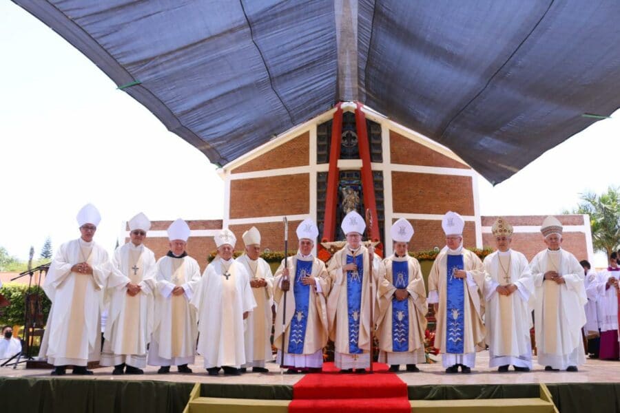 Obispos. Consagración en Jalisco. Foto: Cardenal Robles Ortega.