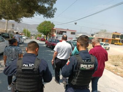 Obispo mexicano tuvo que salir custodiado por policías, ante reclamos de fieles