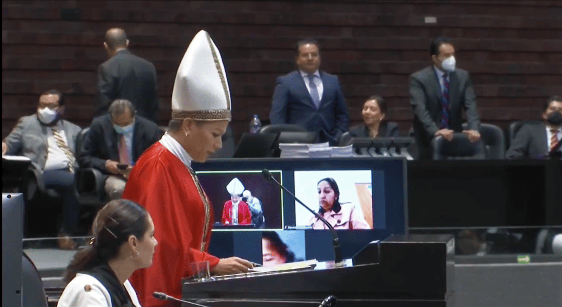 Trans presenta iniciativa en Cámara de Diputados parodiando obispo: “Su Dios, también es mi Dios”