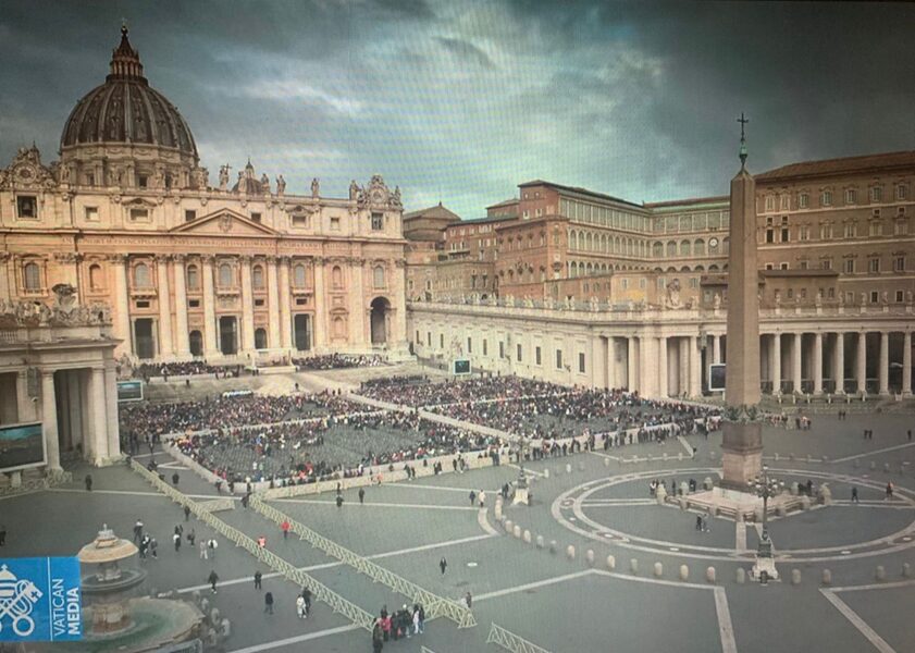 La agonía del pontificado del Papa Francisco, ¿tropezarse con el cisma sin querer? , el pitorreo de Rupnik, negocios marianos, el peligroso barrio del Vaticano.