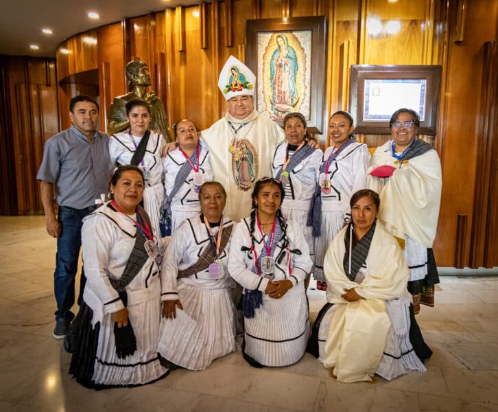 Arzobispo de Morelia preside eucaristía en multitudinaria peregrinación de mujeres;  llama a construir la paz