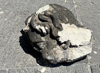 Catedral metropolitana de la arquidiócesis de México se cae, desprendimientos ponen en riesgo seguridad de fieles