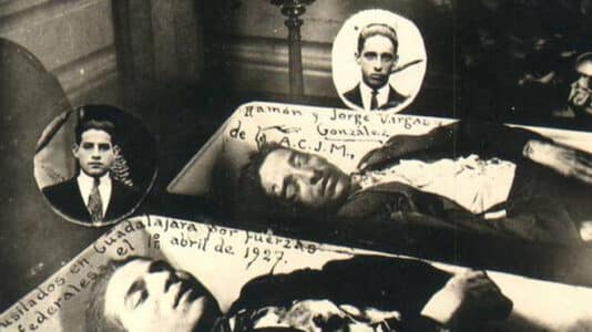 Ni de izquierda ni de derecha ¡Viva Cristo Rey!