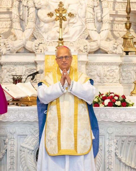 Los 100 días de León XIV, el papado y los peligrosos ‘salotos’ romanos, Capella sigue en el Vaticano, la decepción de los arco iris con el Papa Francisco, ‘El León y la Tiara’, el Concilio y la Misa, rezar por nuestros curas.