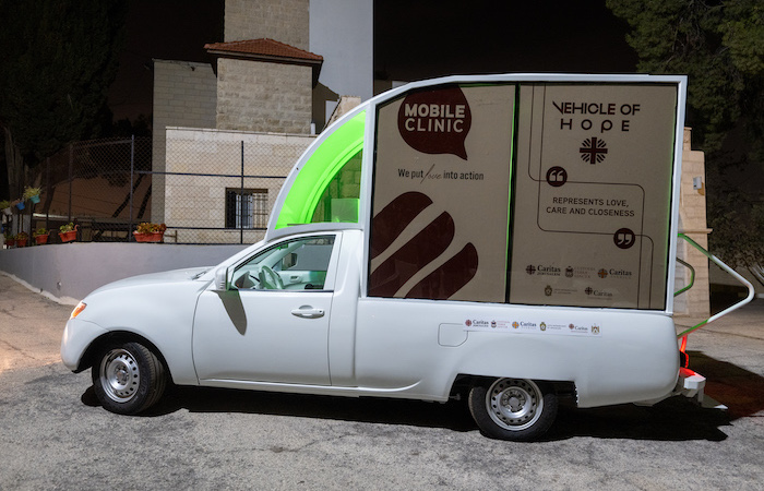 Cambios informativos en el primer viaje del Papa León XIV, Venezuela y el sínodo alemán, de pastor a pastora, los arco iris en la escuela, el vehículo de la esperanza, «Ite missa est».