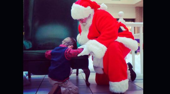 El niño que hizo que Papa Noel rezara