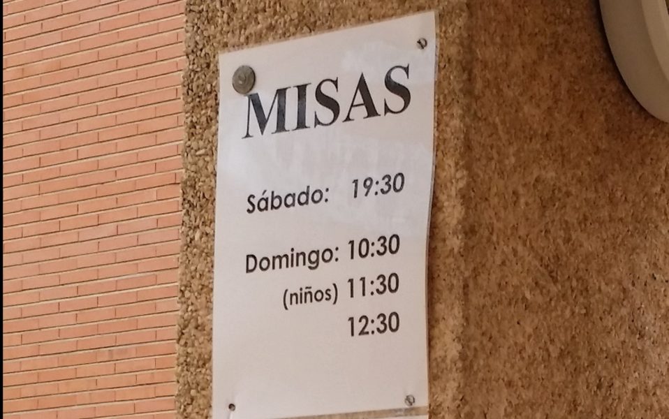 Los curas de Santo Tomás de Villanueva no encuentran tiempo para celebrar la Eucaristía