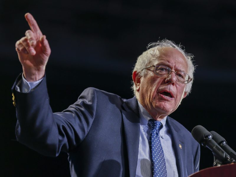 Bernie Sanders sostiene que el Papa Francisco es ‘socialista’