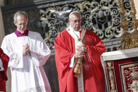 ‘En estos días, mirad el Crucifijo, es la cátedra de Dios para renunciar al egoísmo’