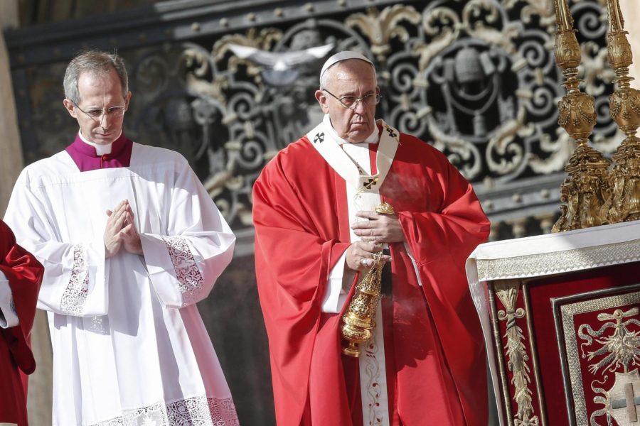 ‘En estos días, mirad el Crucifijo, es la cátedra de Dios para renunciar al egoísmo’