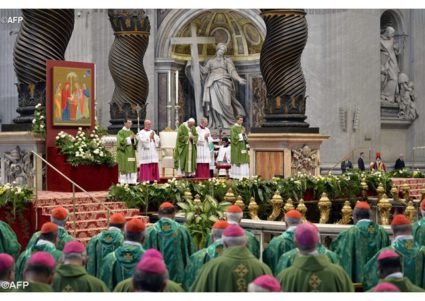 El Papa clausura el Sínodo: «¡Ánimo, levántate!»