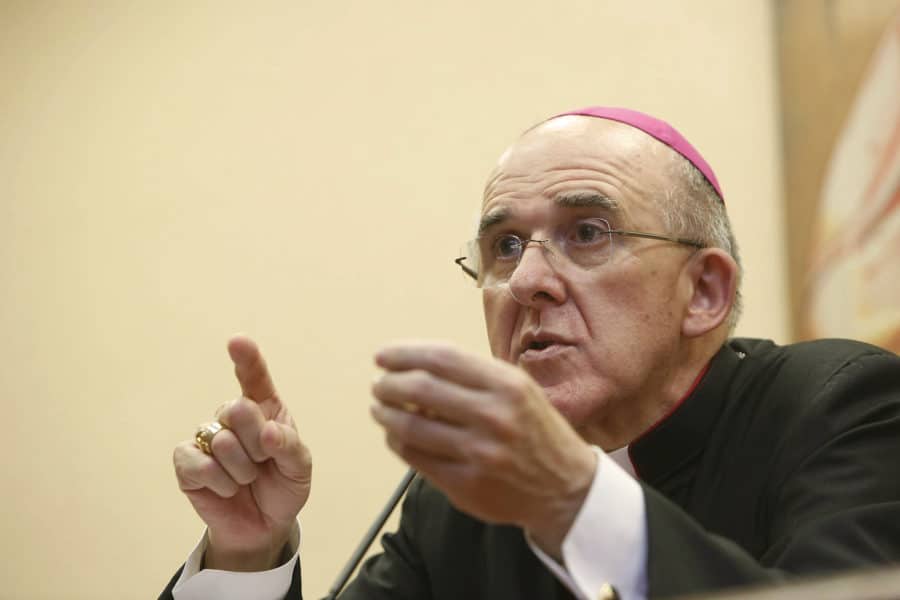 Osoro pide no sospechar del Papa Francisco