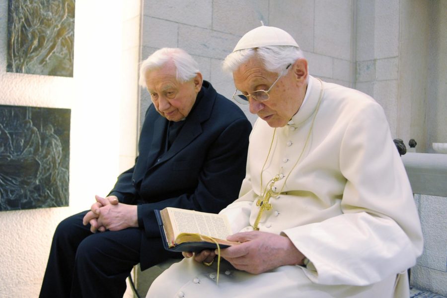 Benedicto XVI pasará la Navidad en compañía de su hermano