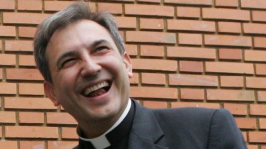 Monseñor Vallejo Balda reaparece tras años de silencio pidiendo “un Papa Santo”