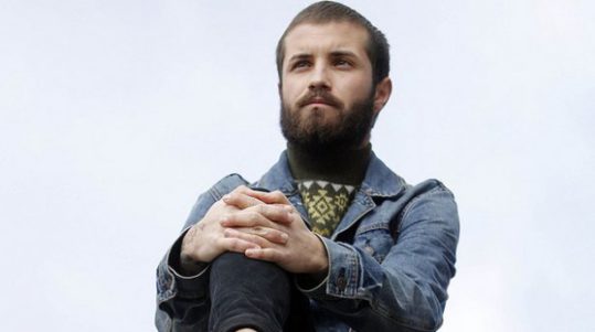 Carta abierta a Abel Azcona: ‘No culpes a Dios de los pecados de algunos hombres’