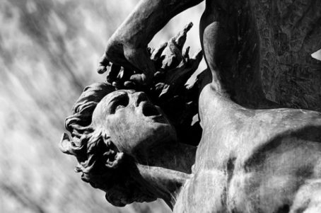 El ‘vídeo del Papa’ pide rezar a San Miguel contra los ataques del diablo