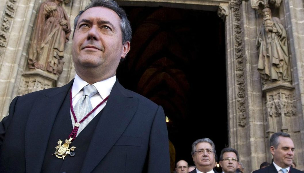 El alcalde de Sevilla propone limitar la libertad religiosa de sus concejales