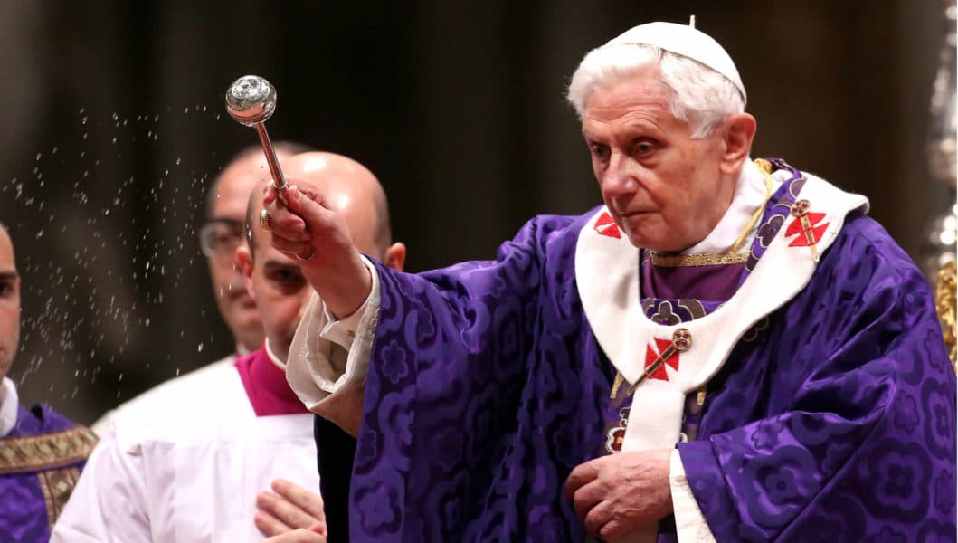 Benedicto XVI expulsó a 384 sacerdotes pederastas