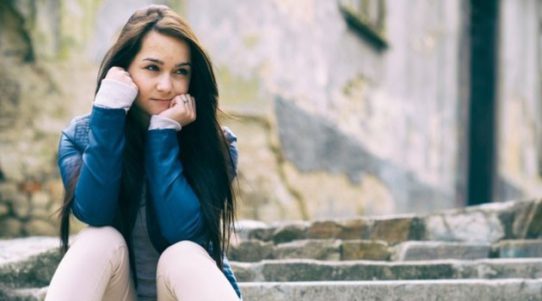 Joven criada por lesbianas relata su sufrimiento