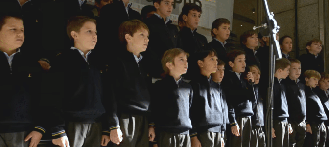 Los Secretos y el coro de Tajamar, ¿el mejor villancico de la Navidad?