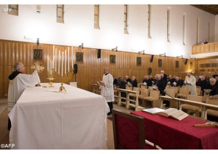 ‘Lo que más hiere al pueblo cristiano es el apego del clero al dinero’