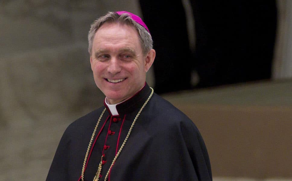 Habla el secretario de Benedicto XVI: «La diversidad entre Francisco y Benedicto ha sido utilizada para crear una antítesis»