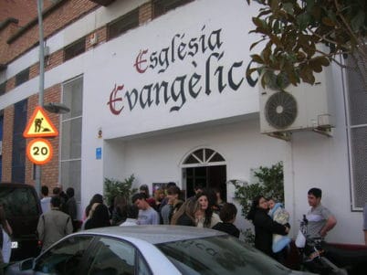 La Iglesia Evangélica a la caza: ofrece al transexual de Cádiz ser padrino