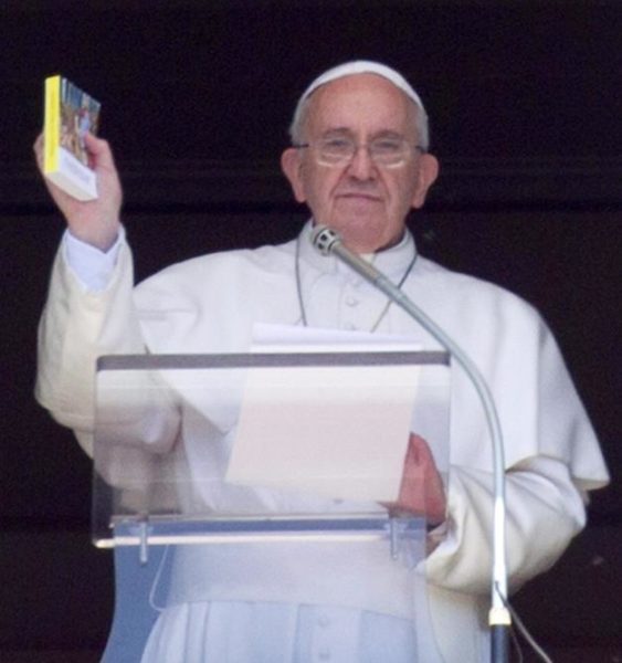 Ángelus del Papa: «Salgamos de la tumba en la que estamos hundidos por nuestros pecados»