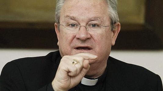 El marido de la secretaria de Salinas habló dos veces con el obispo antes de denunciarle