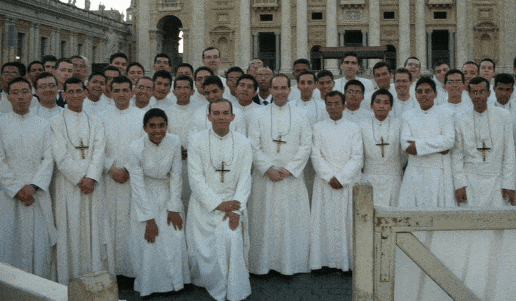 La Santa Sede ordena la disolución inmediata de grupos formados por ex-Lumen Dei