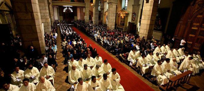 6 meses de cárcel por poner el ‘Cara al sol’ y el himno del PP en misa