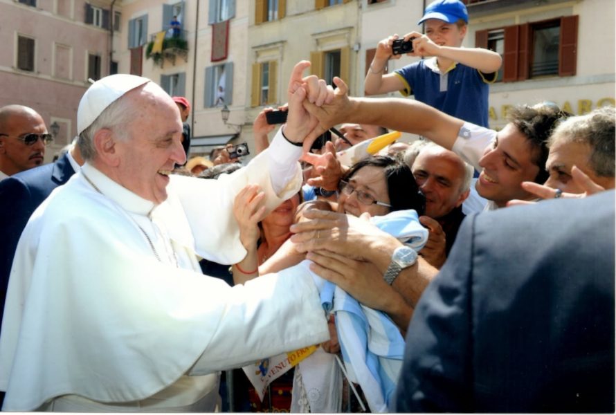 Papa Francisco: «La oración hace fuerte a la familia»