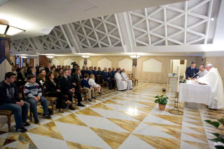 «Los cristianos hemos perdido un poco el sentido de la adoración»