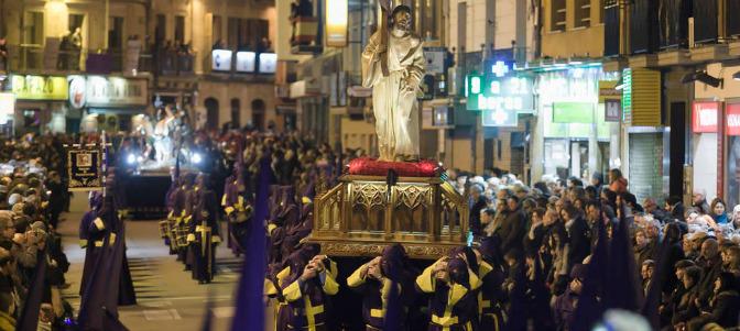 El Gobierno de Huesca impone el laicismo a sus concejales