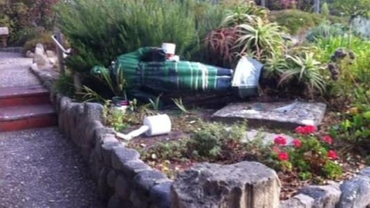 Profanan la tumba de San Junípero Serra en California