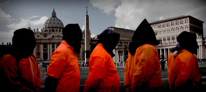 Vaticano: ¿República bananera o amable Guantánamo?