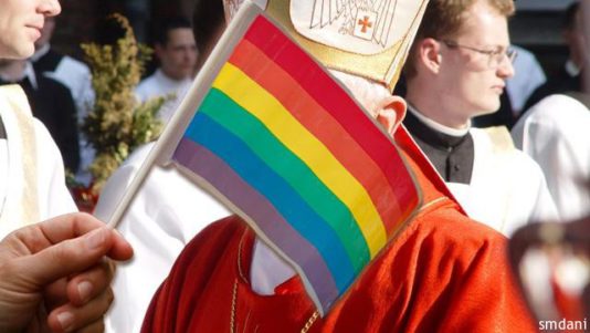 El lobby gay busca controlar la Iglesia