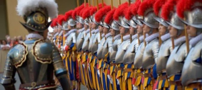 34 nuevos guardias suizos juran lealtad al Sucesor de Pedro