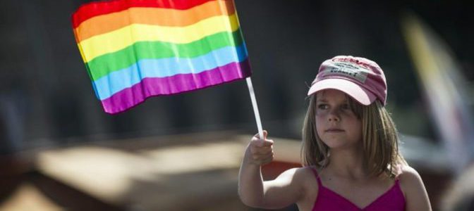 La Ley Cifuentes somete a los colegios privados y concertados al lobby gay