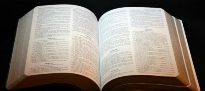 La Iglesia alienta a leer traducciones de la Biblia fieles a los textos primitivos