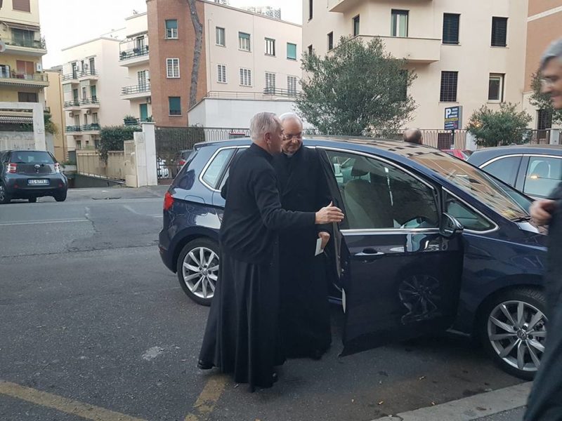 Los cardenales Piacenza y Vallini, entre otros, visitan la capilla ardiente del Prelado del Opus Dei