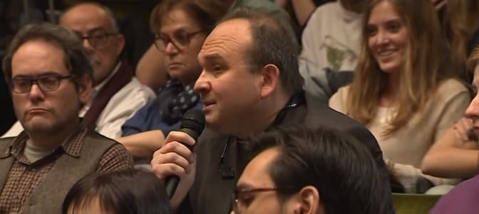 El sacerdote que logró convertir a una joven tras plantar cara a Pablo Iglesias