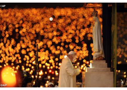 El Papa explica en Fátima la verdadera veneración a la Virgen María