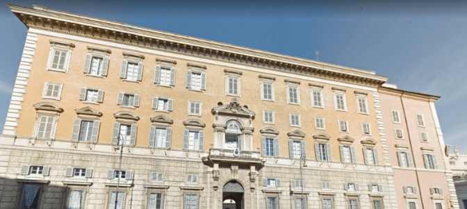 Coccopalmerio a médié pour que le Pape lui attribue l'appartement au prêtre de l'orgie gay