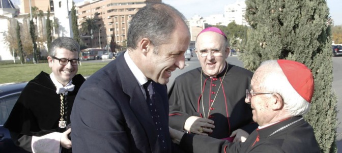 Cañizares reparte en ‘La Razón’ carnets de «buen católico»