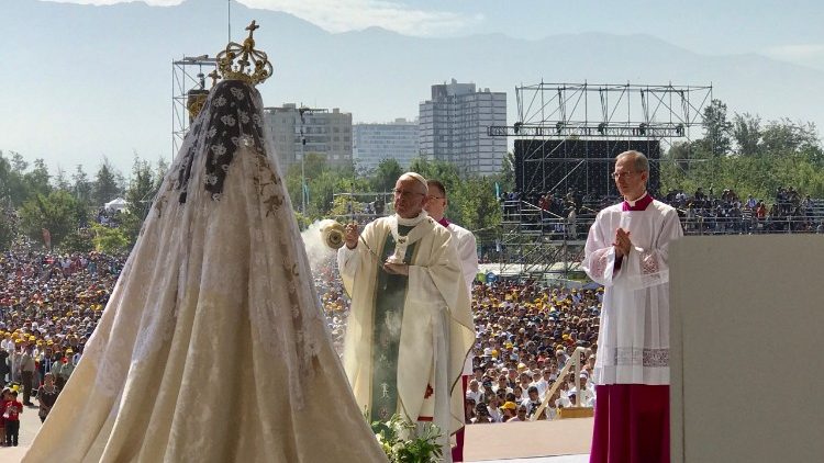 El Papa se enfrenta por primera vez a protestas en su viaje a Chile