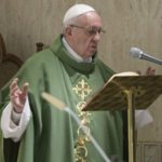 El Papa pide sacerdotes que sean pastores cercanos y no “patrones de finca”