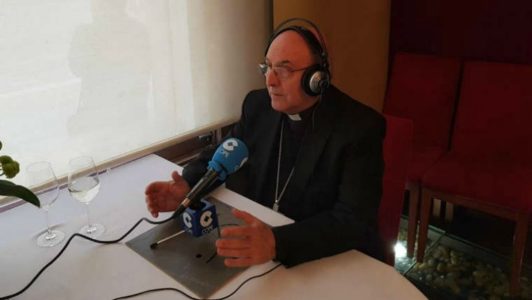 El obispo de Castellón denuncia que dos colegios le han prohibido visitar a los alumnos de Religión